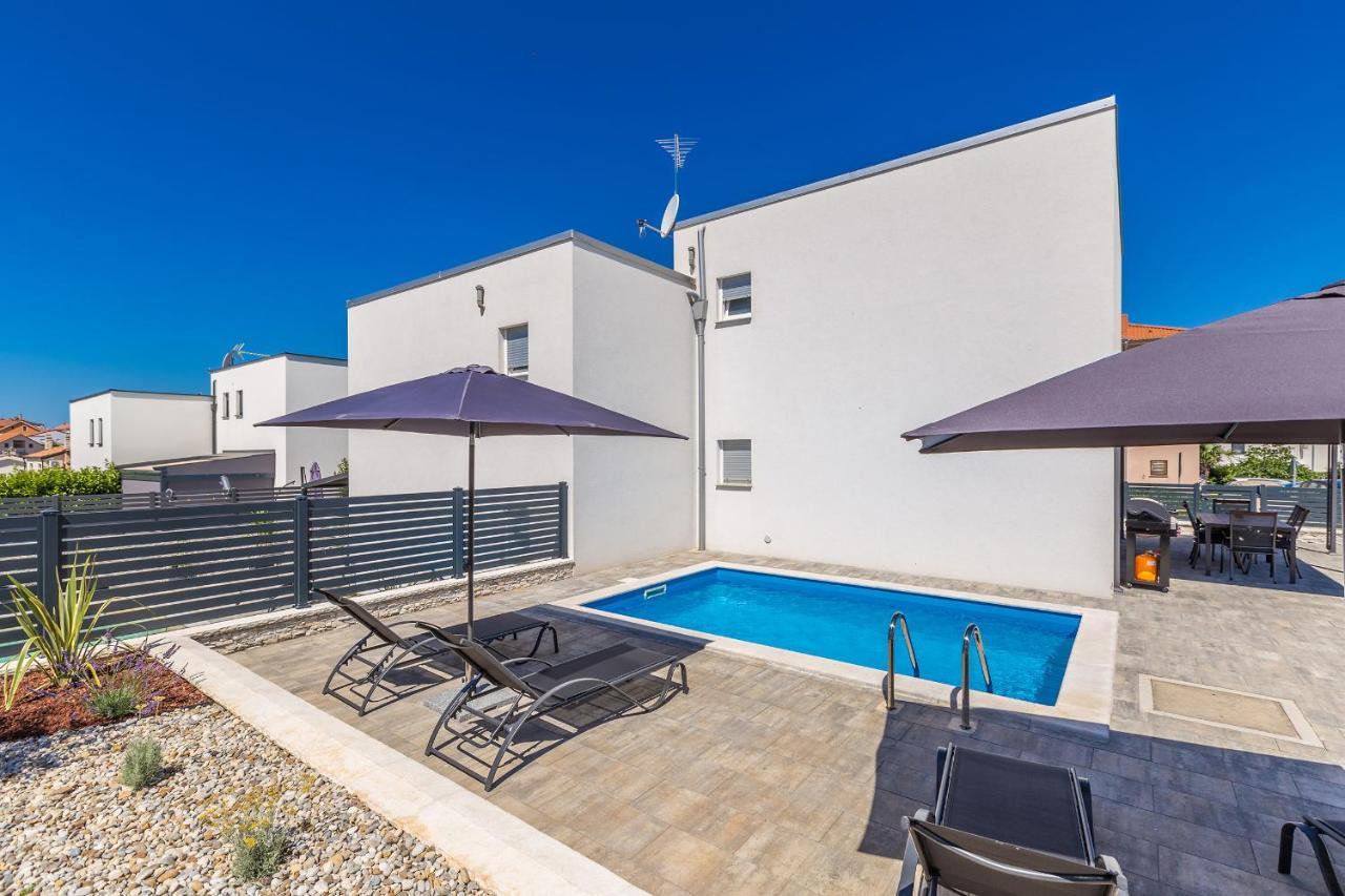 Holiday House Sunlight With Heated Pool Malinska Exterior photo