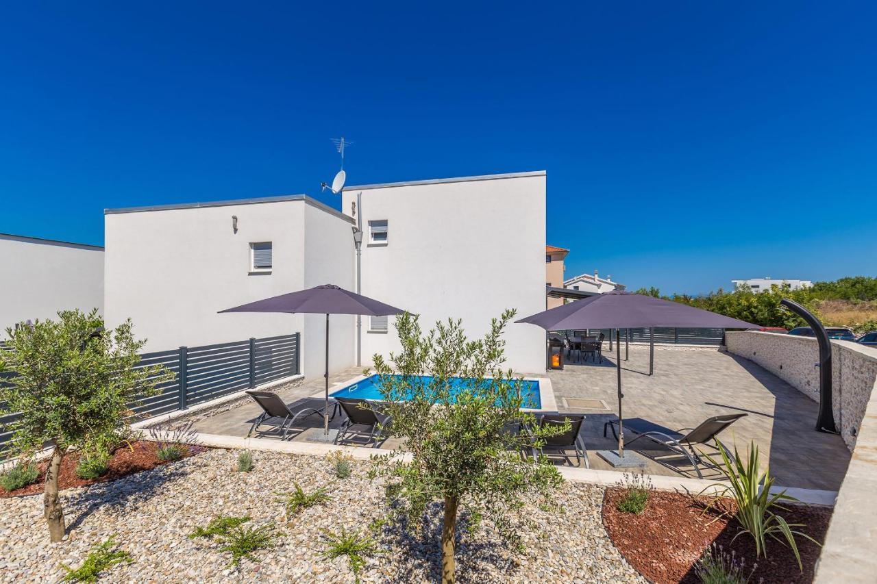 Holiday House Sunlight With Heated Pool Malinska Exterior photo