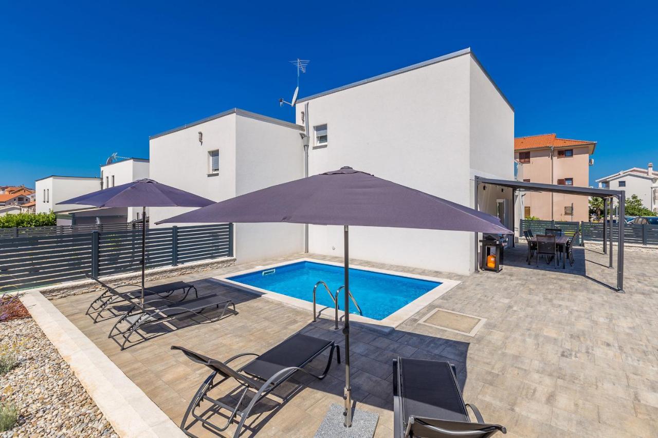 Holiday House Sunlight With Heated Pool Malinska Exterior photo